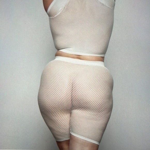 Skims Perforated Seamless Shorts - Picture 2 of 4